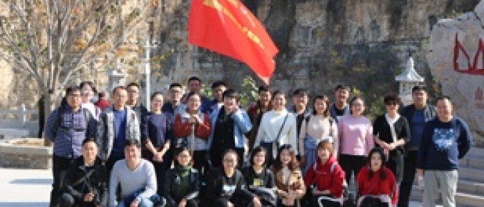 雄赳赳，气昂昂，勇攀齐山，气势强！